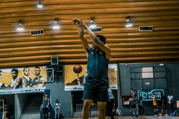 上海久事签约前NBA外援补强深度 刘鹏新赛季季后赛目标突破首轮